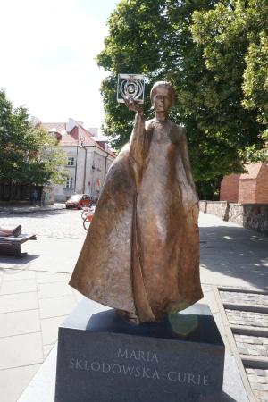 Monument to Maria Sklodowska-Curie